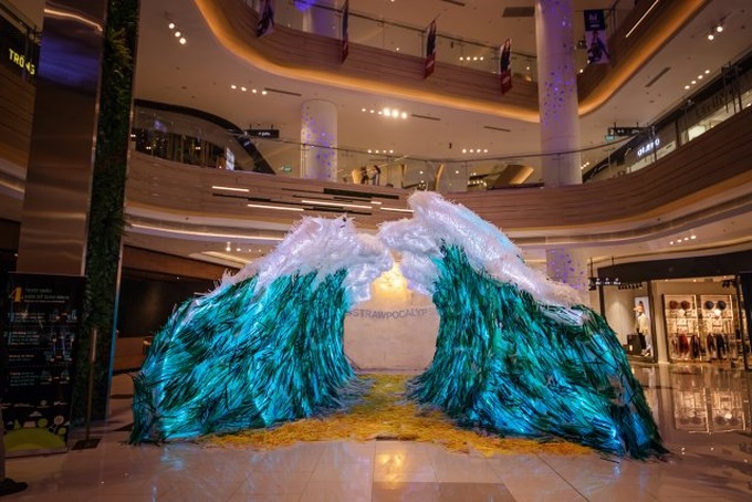 Plastic straw waste art installation aims to raise awareness - 1 Plastic straw waste art installation aims to raise awareness - 1