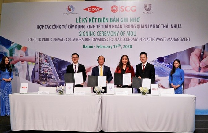 Vietnam builds public private collaboration to address plastic waste - 1
