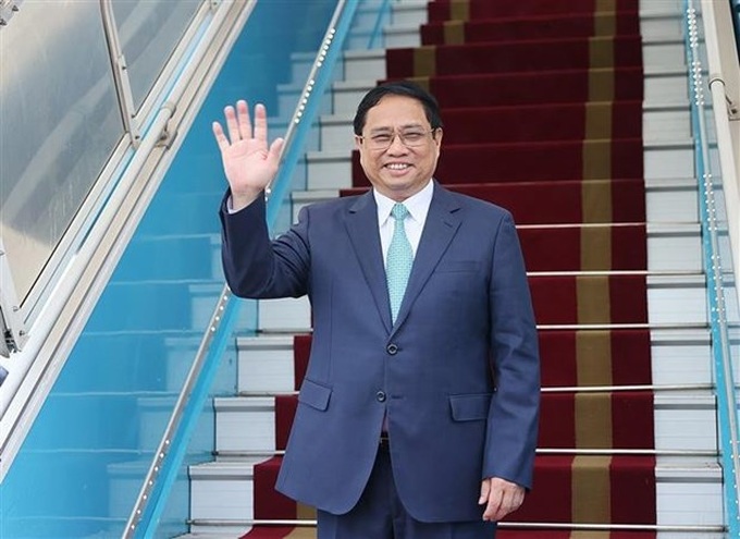 PM leaves Hanoi for Jakarta to attend 43rd ASEAN Summit - 1 PM leaves Hanoi for Jakarta to attend 43rd ASEAN Summit - 1
