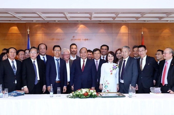 Prime Minister meets overseas Vietnamese in Europe - 1 Prime Minister meets overseas Vietnamese in Europe - 1