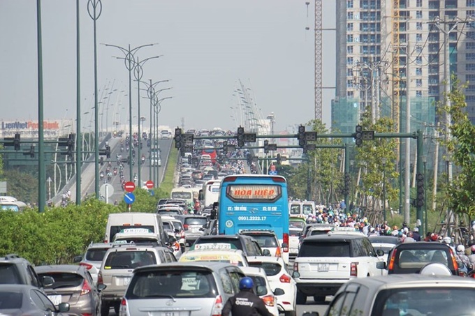 HCM City overpass projects face financial problems - 1