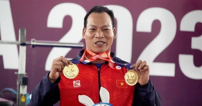 Two powerlifters to carry Vietnamese flag at Paralympic Games - 1