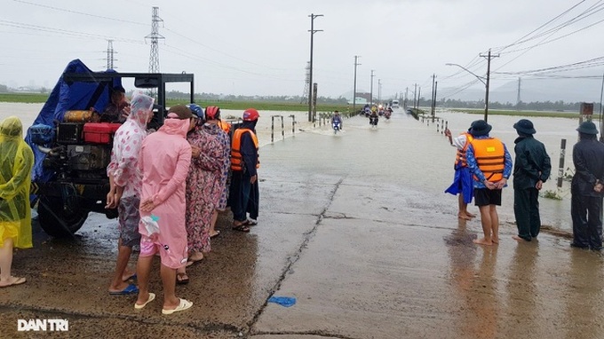 Four dead, one missing due to heavy rains in Nha Trang - 1