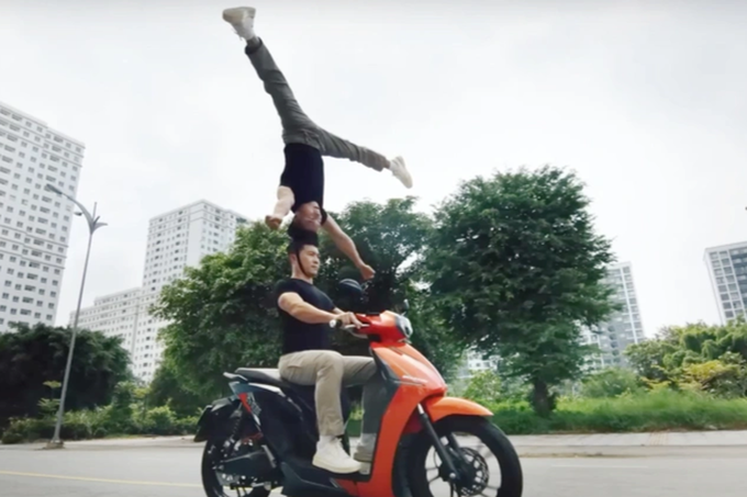 Gymnast brothers apologise for advert stunt - 1 Gymnast brothers apologise for advert stunt - 1