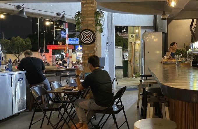 HCM City restaurants on brink of closing as customers cut spending - 3 HCM City restaurants on brink of closing as customers cut spending - 3