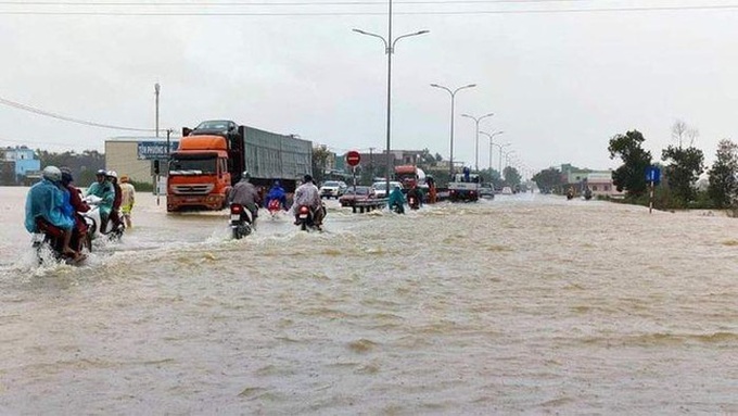 Quang Nam, Quang Ngai hard hit by torrential rains - 1