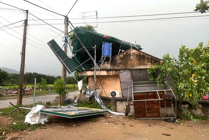 Dozens of houses damaged as whirlwinds ravage central region - 1