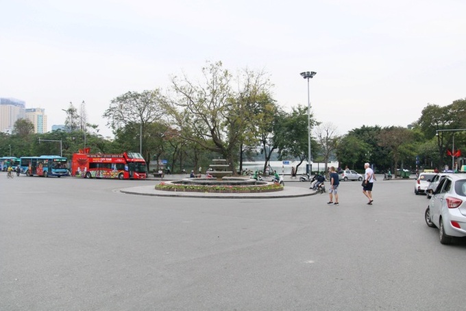 Hanoi streets deserted amid Covid-19 fear - 7
