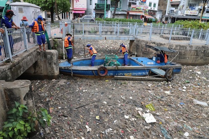 HCM City canals polluted again - 3 HCM City canals polluted again - 3