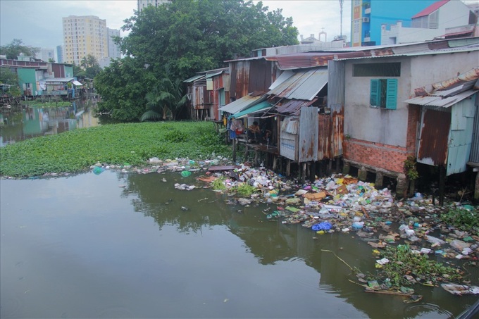HCM City still suffers from polluting canals - 3 HCM City still suffers from polluting canals - 3