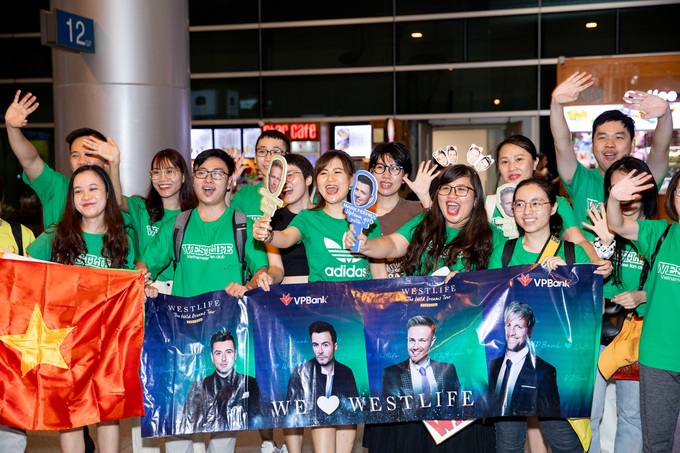 Westlife members arrive in Vietnam - 1 Westlife members arrive in Vietnam - 1