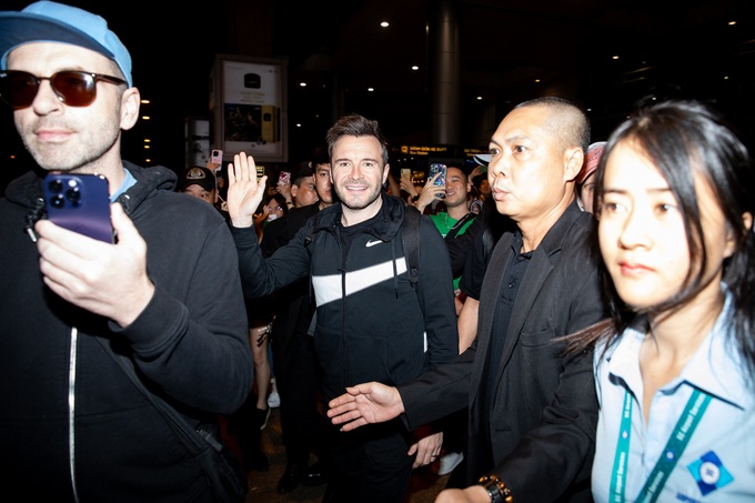 Westlife members arrive in Vietnam - 5 Westlife members arrive in Vietnam - 5