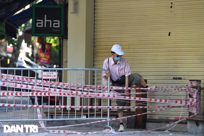 Hanoi Old Quarter covered by multiple Covid-19 check-points - 9 Hanoi Old Quarter covered by multiple Covid-19 check-points - 9