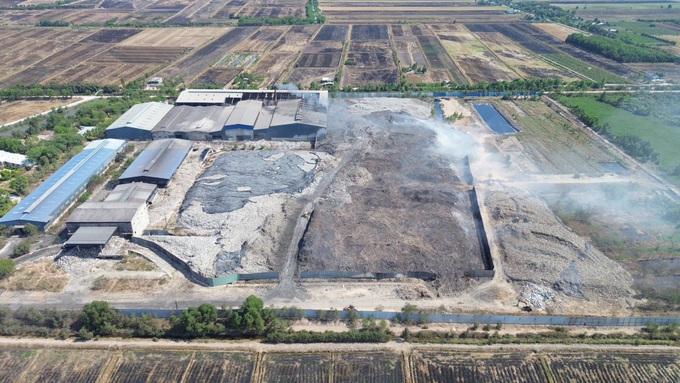 Long An residents plagued by smouldering landfills - 2 Long An residents plagued by smouldering landfills - 2