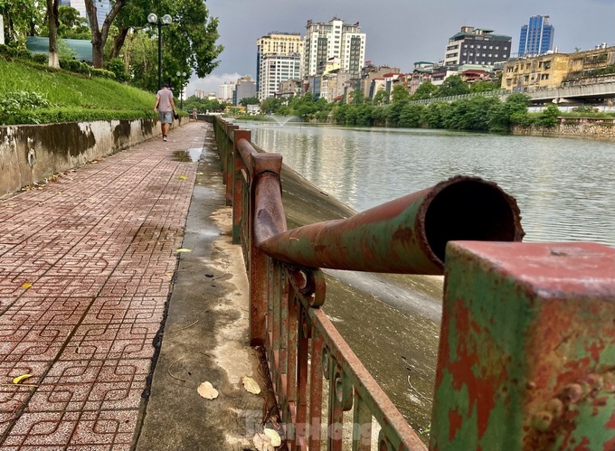 Hanoi’s parks struggle with lack of care - 4