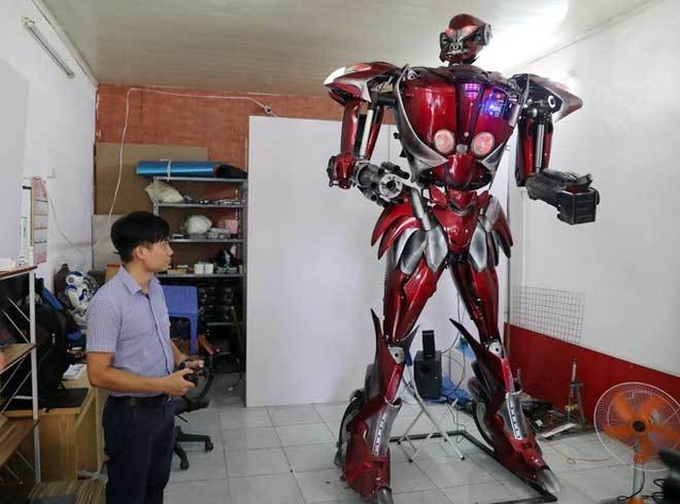 Made-in-Vietnam robot made from waste - 2