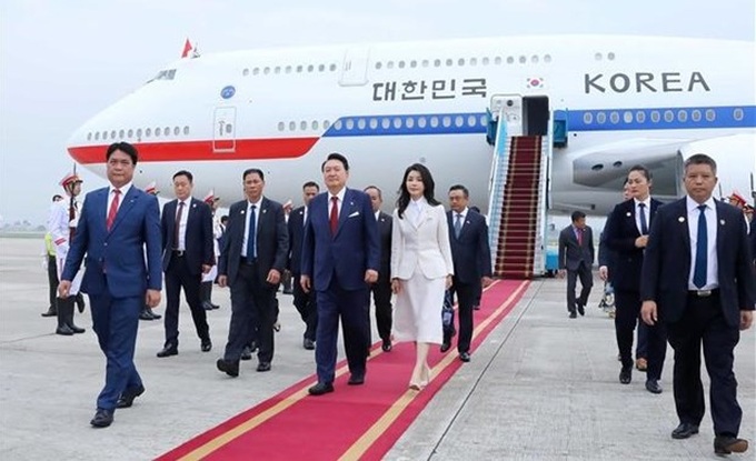 RoK President arrives in Hanoi, starting State visit to Vietnam - 1 RoK President arrives in Hanoi, starting State visit to Vietnam - 1
