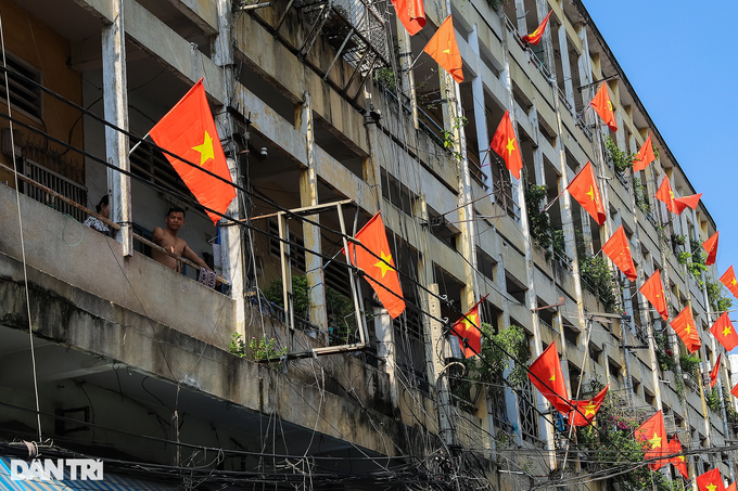 HCMC streets decorated for National Day celebration - 4
