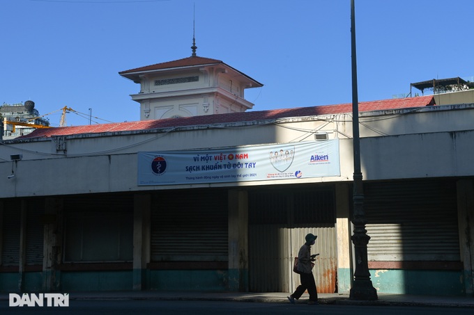 HCM City streets fall silent during social distancing - 13 HCM City streets fall silent during social distancing - 13