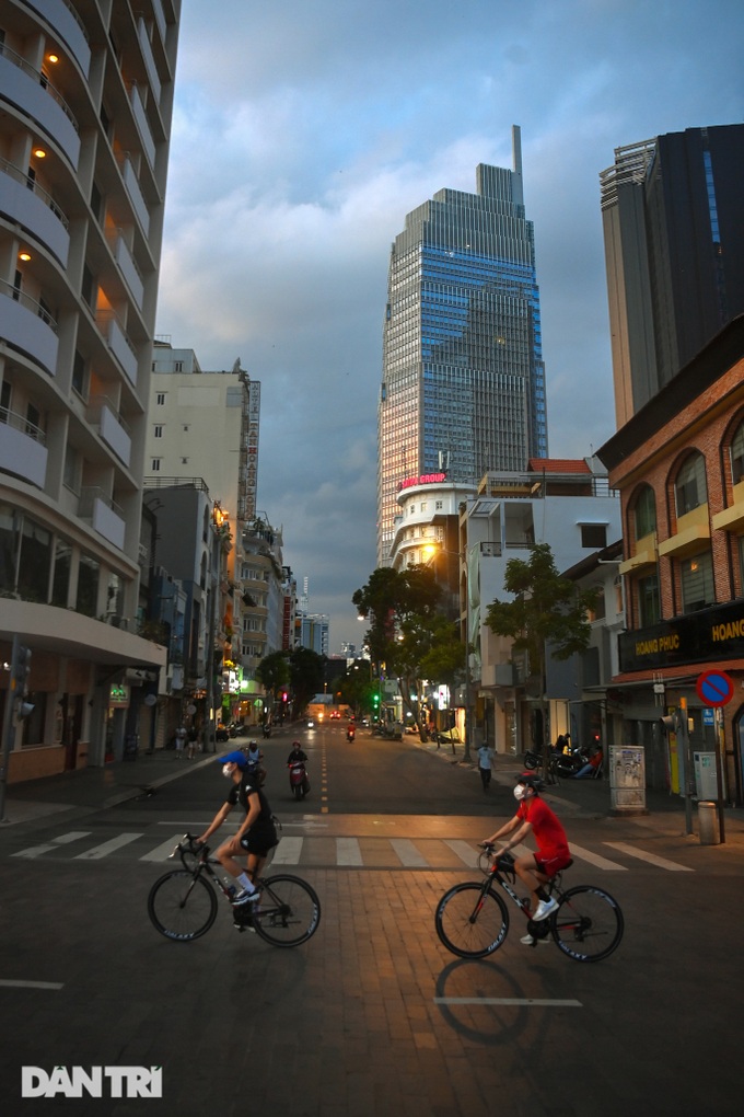 HCM City streets fall silent during social distancing - 14 HCM City streets fall silent during social distancing - 14