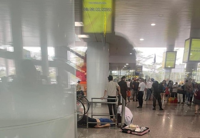 Thai man dies after falling at Hanoi airport - 1
