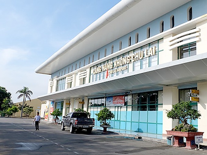Chu Lai Airport closed for repairs after Storm Molave - 1