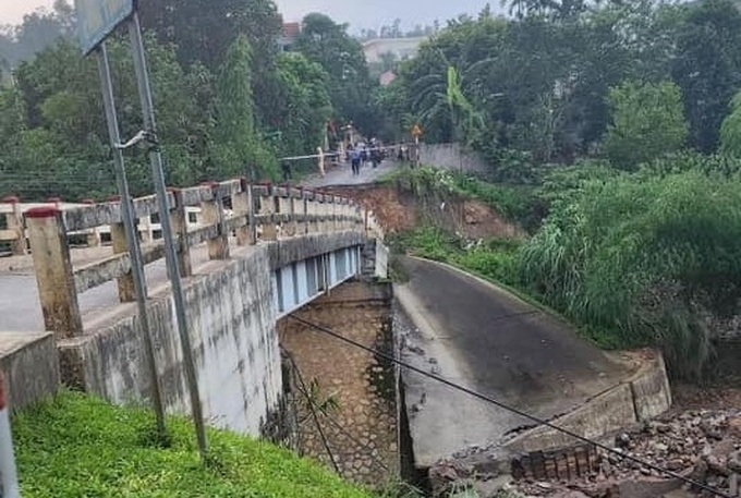 Hoa Binh bridge collapses due to Typhoon Yagi's impact - 1