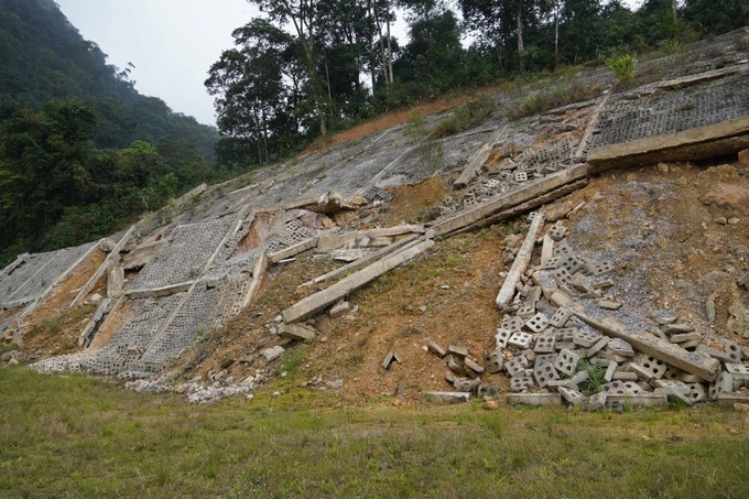 Landslides spread at Cha Lo Border Gate - 2 Landslides spread at Cha Lo Border Gate - 2