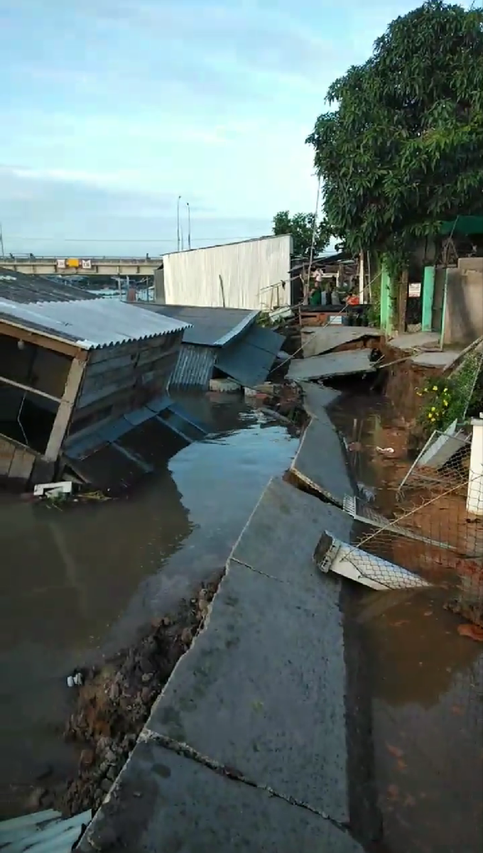 Erosion sinks houses in Dong Thap - 1