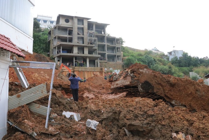 Two dead, five injured in Dalat landslide - 1 Two dead, five injured in Dalat landslide - 1