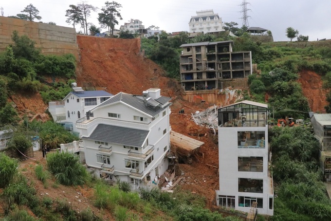 Two dead, five injured in Dalat landslide - 2 Two dead, five injured in Dalat landslide - 2