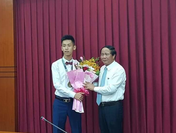 Haiphong student honoured for international maths prize - 1