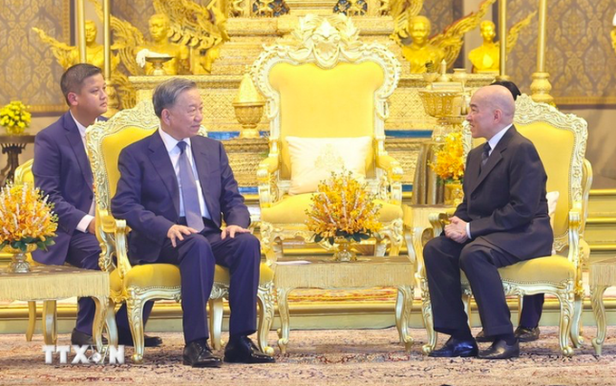 Vietnam always gives top priority to developing ties with Cambodia - 1 Vietnam always gives top priority to developing ties with Cambodia - 1