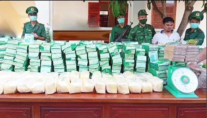 Eight arrested for trafficking drugs from Laos - 1