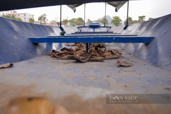 Thousands of boats at Huong Pagoda left idle amid pandemic - 6