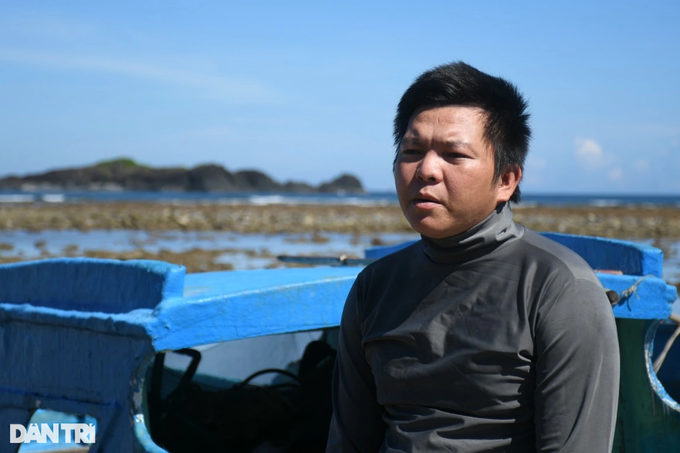 Nine Quang Ngai fishermen survive after six days at sea - 2