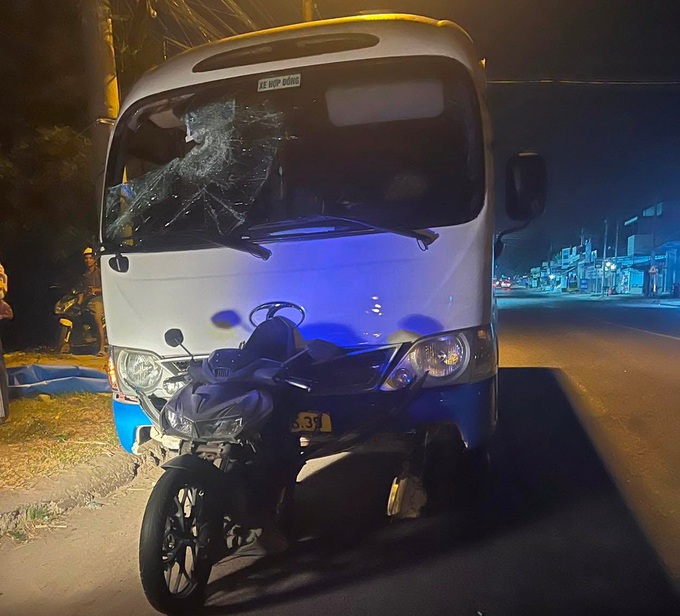 Binh Thuan teenager detained for stealing passenger bus - 1