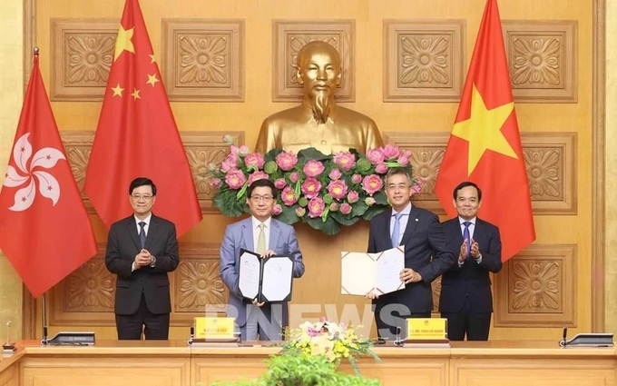 Vietnam Airlines, Hong Kong International Airport cooperate to open new routes - 1 Vietnam Airlines, Hong Kong International Airport cooperate to open new routes - 1