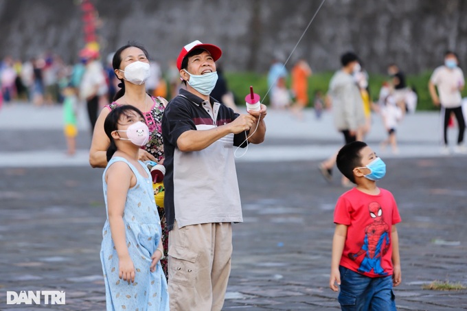 Thousands of kites fly at Hue festival - 5