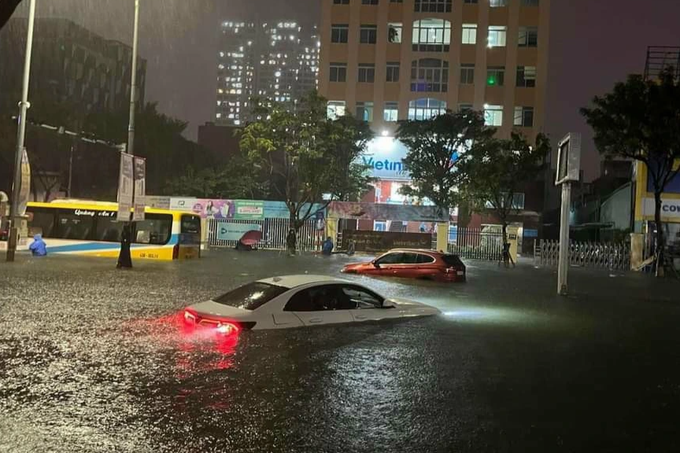 Major flooding leaves Danang facing huge losses - 1 Major flooding leaves Danang facing huge losses - 1