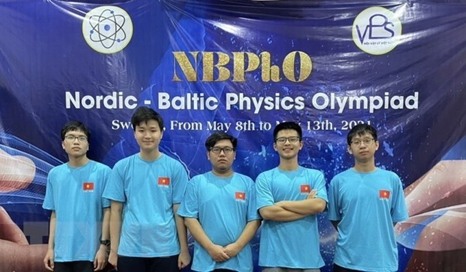 Hanoi students win medals at 2021 Nordic-Baltic Physics Olympiad - 1
