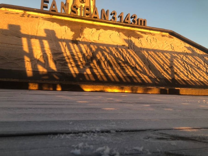 Frost covers Fansipan Mountain - 4 Frost covers Fansipan Mountain - 4