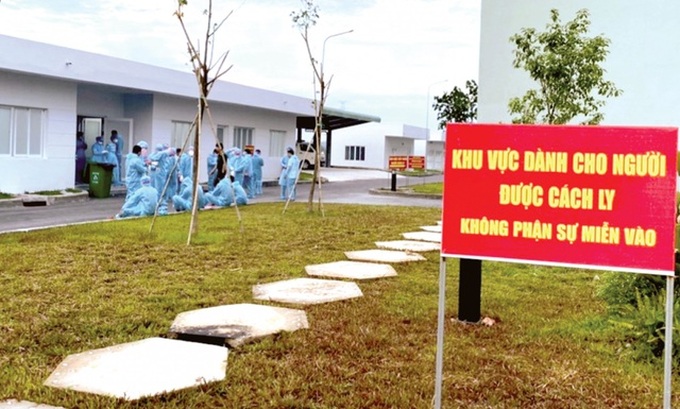 Chinese men flee Covid-19 quarantine - 1