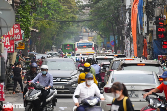 Hanoi streets jammed as kindergartens reopen - 9 Hanoi streets jammed as kindergartens reopen - 9