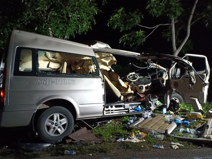 Coach-truck collision in Binh Thuan claims eight lives - 2 Coach-truck collision in Binh Thuan claims eight lives - 2