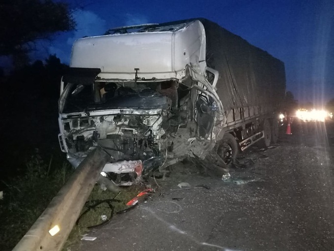 Coach-truck collision in Binh Thuan claims eight lives - 3 Coach-truck collision in Binh Thuan claims eight lives - 3