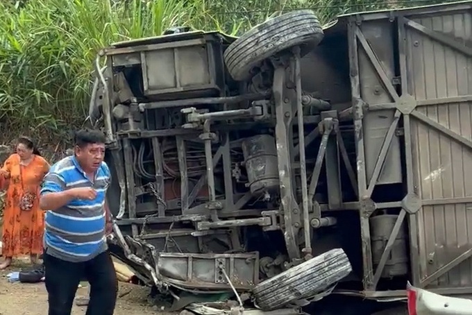 Four Chinese tourists killed in Khanh Hoa traffic accident - 1