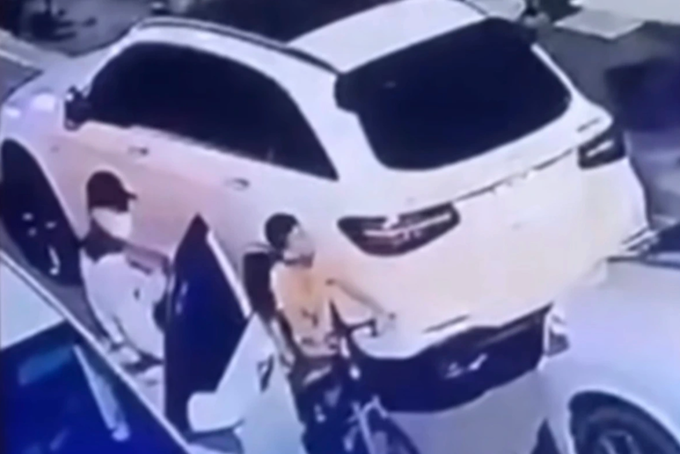 Kidnapper police officer arrested after gun fight - 2 Kidnapper police officer arrested after gun fight - 2