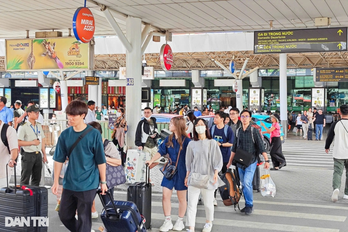 Holiday domestic air passenger numbers sharply fall - 1 Holiday domestic air passenger numbers sharply fall - 1