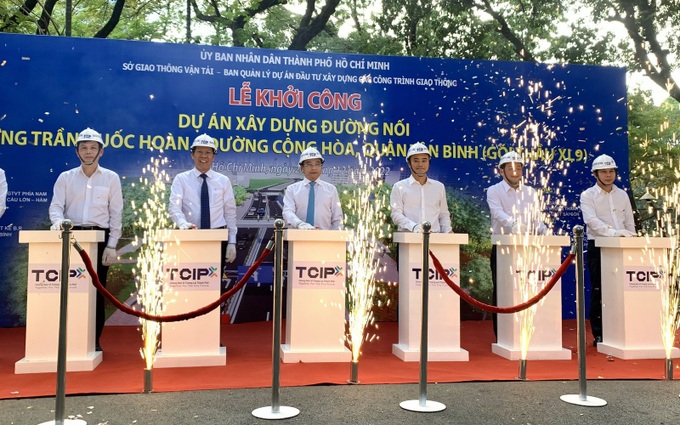 HCM City to complete four projects to ease traffic congestion - 1